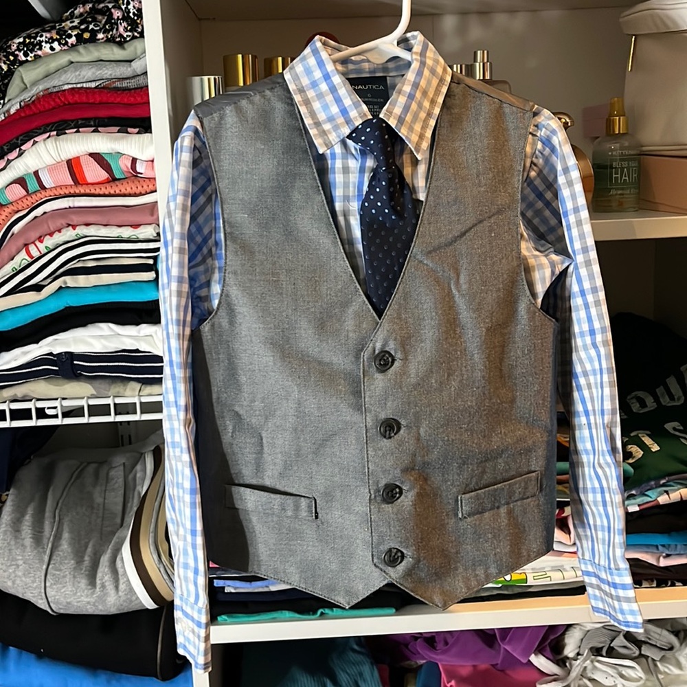 Boys suit outfit
A14
